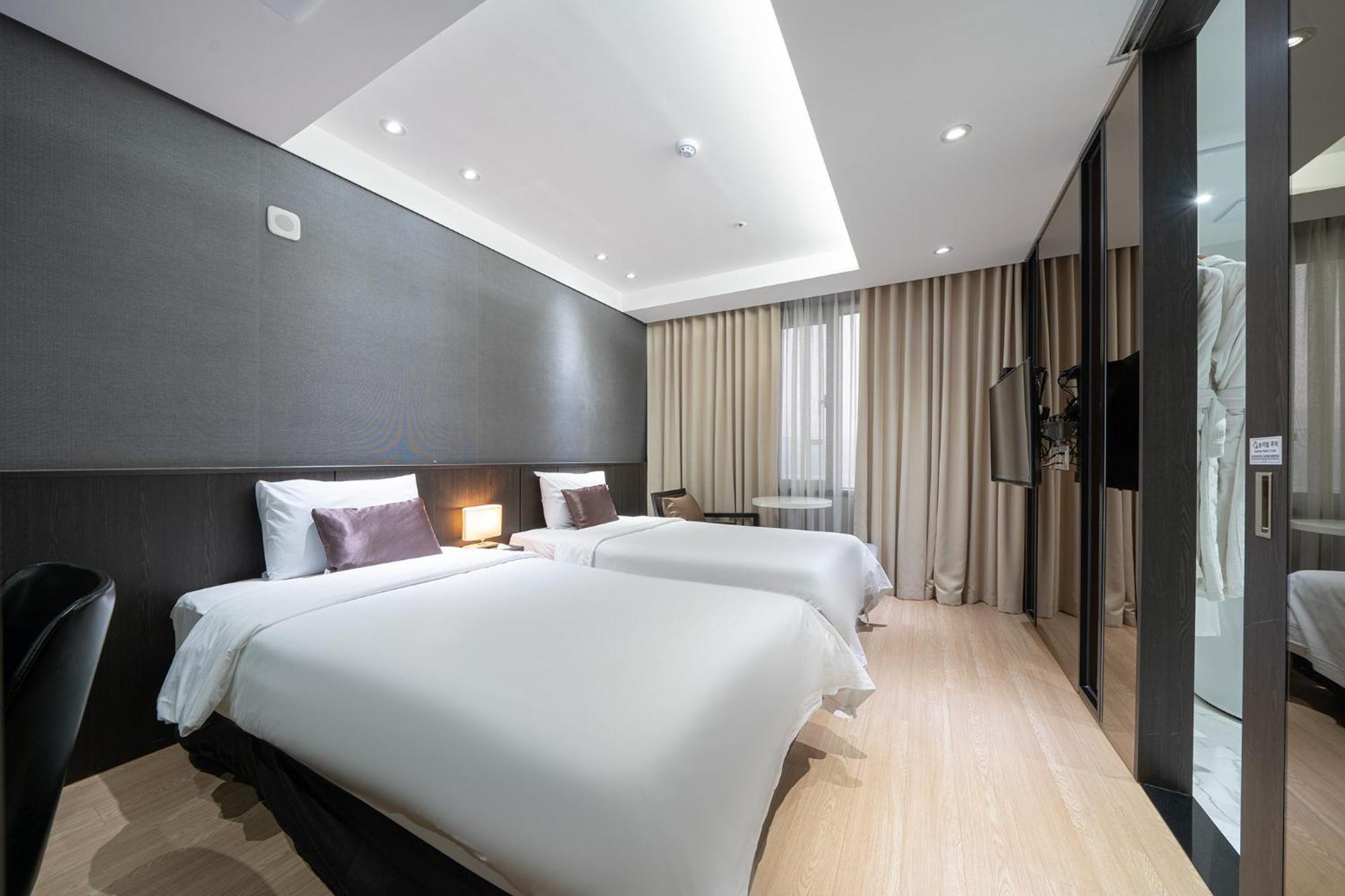 Ramada By Wyndham Yongin Hotel Kültér fotó