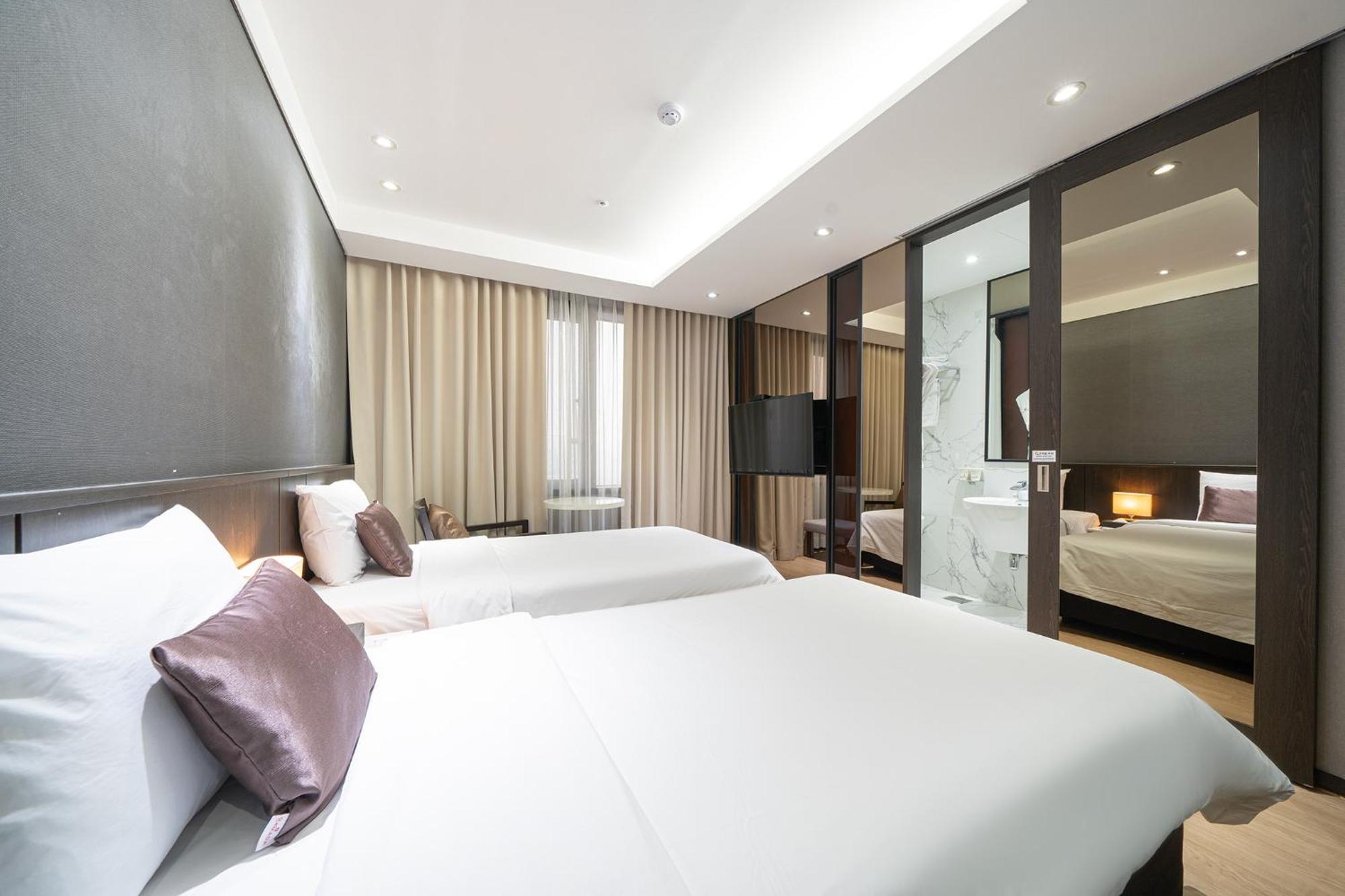 Ramada By Wyndham Yongin Hotel Kültér fotó