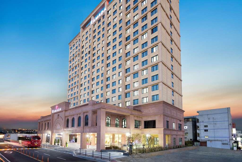 Ramada By Wyndham Yongin Hotel Kültér fotó